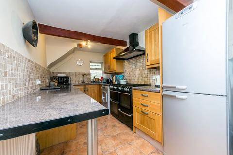 3 bedroom cottage for sale, North Road, Kirkburton, HD8