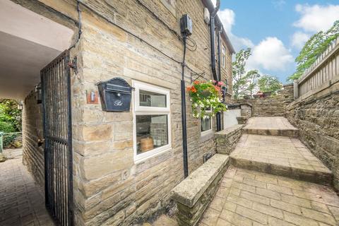3 bedroom cottage for sale, North Road, Kirkburton, HD8