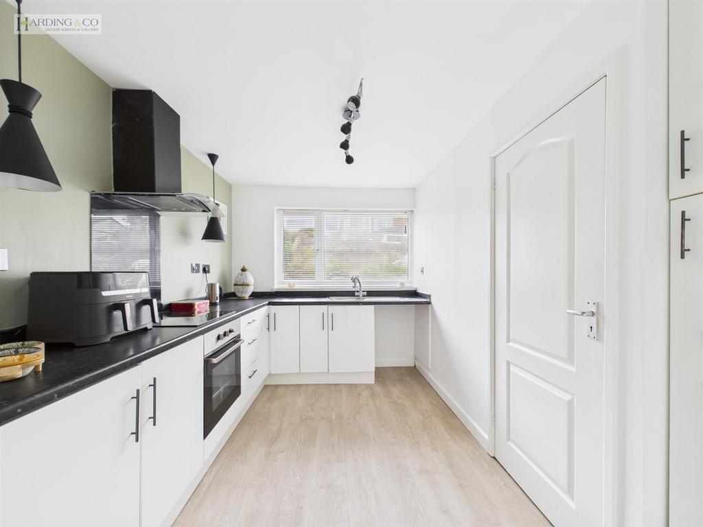 Kitchen .1.jpg
