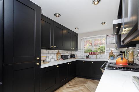 undefined, Woodlea Avenue, Huddersfield HD3