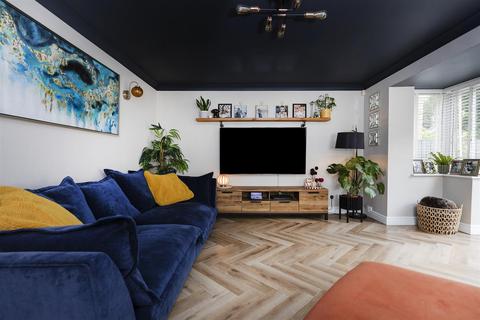 undefined, Woodlea Avenue, Huddersfield HD3