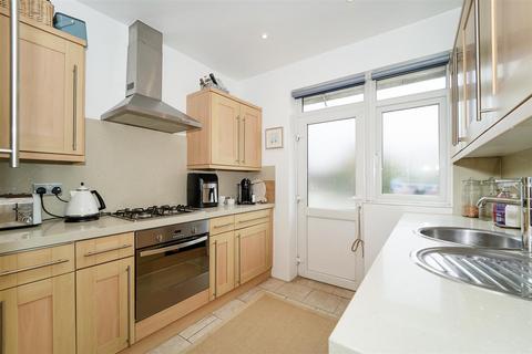 2 bedroom flat for sale, Holyoake Court, Ealing W5
