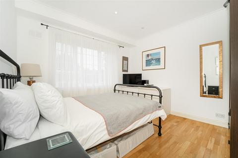 2 bedroom flat for sale, Holyoake Court, Ealing W5