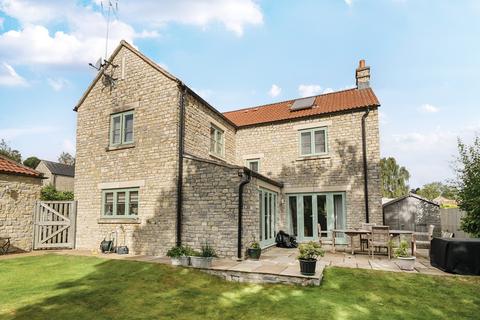 4 bedroom detached house for sale, Manor Close, Radstock BA3