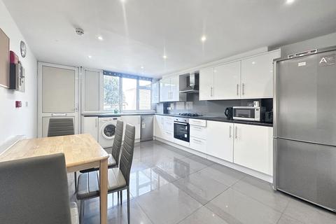 1 bedroom house to rent, Barchester Close, Uxbridge, UB8