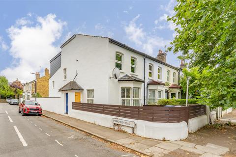 3 bedroom apartment for sale, Station Road, London
