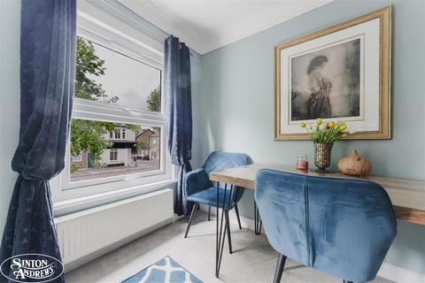 3 bedroom apartment for sale, Station Road, London