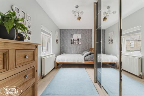 3 bedroom apartment for sale, Station Road, London