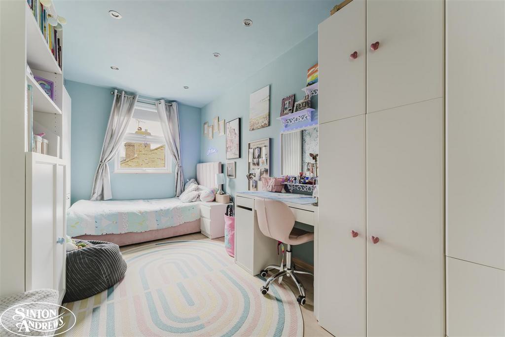27 Station Road Bed 2a.jpg