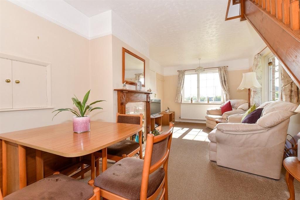 Lounge/ Dining Room