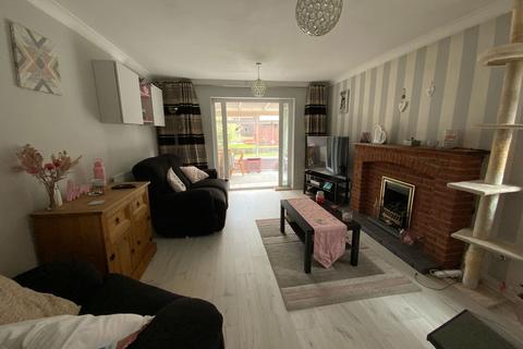 8 Bramble Close, Cradley Heath, B64 5QQ