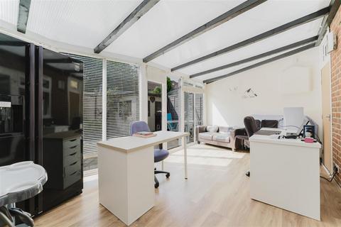 2 bedroom maisonette for sale, Bordars Road, London