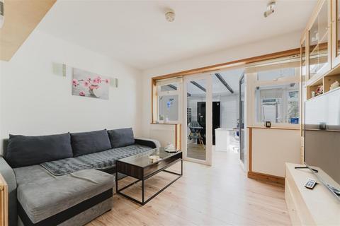 2 bedroom maisonette for sale, Bordars Road, London