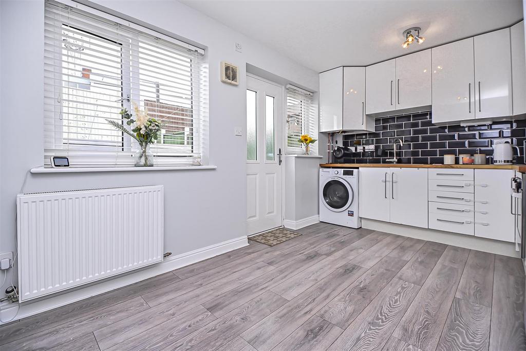 3 Burwell Close Dining Kitchen (1).jpg