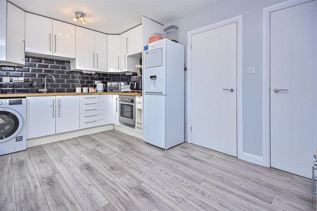 3 Burwell Close Dining Kitchen (2).jpg