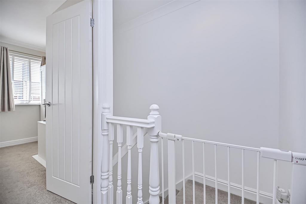 3 Burwell Close Landing (1).jpg