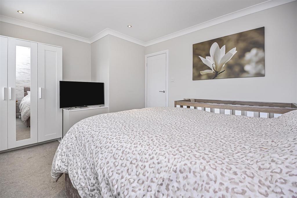 3 Burwell Close bedroom 1 (2).jpg
