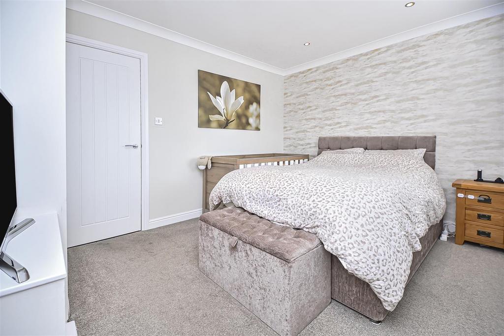3 Burwell Close bedroom 1 (3).jpg