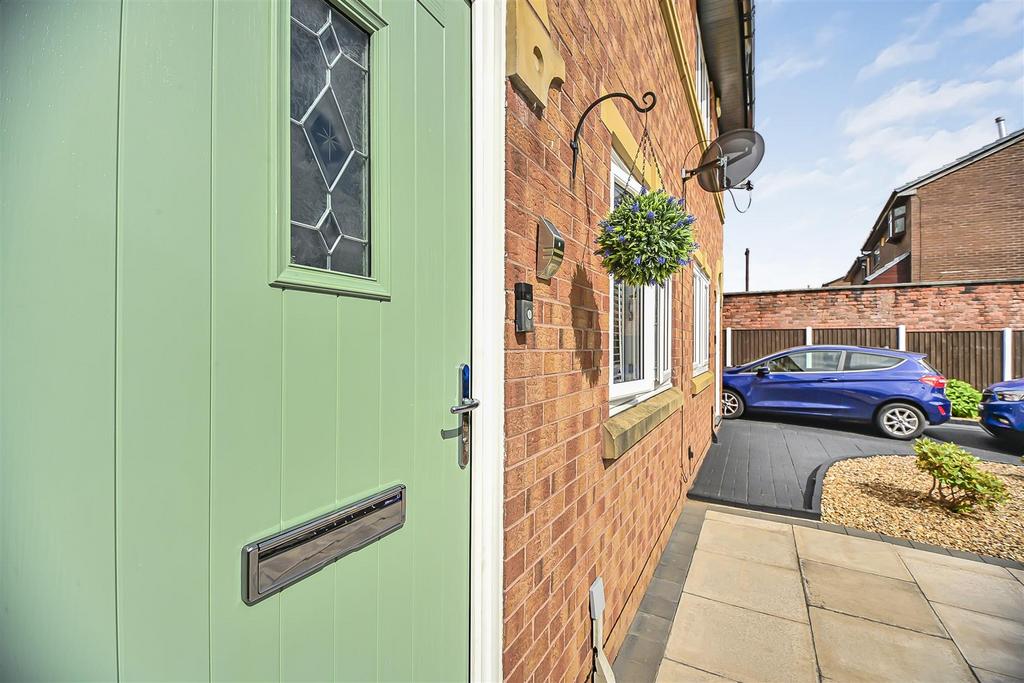 3 Burwell Close External (6).jpg