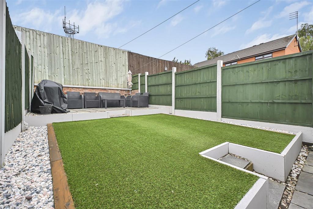 3 Burwell Close Garden (2).jpg