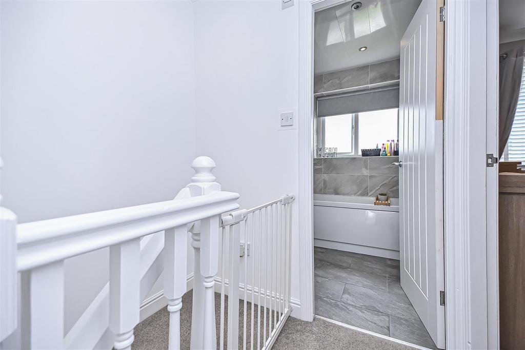 3 Burwell Close Landing (2).jpg