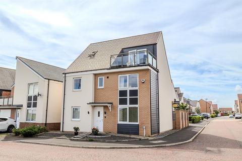 5 bedroom detached house for sale, Elmwood Park Gardens, Newcastle Upon Tyne NE13