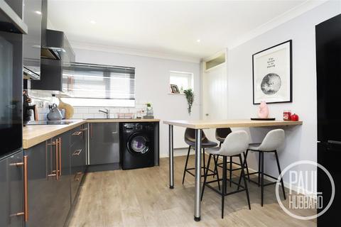 2 bedroom maisonette for sale, Henham Road, Lowestoft, NR32