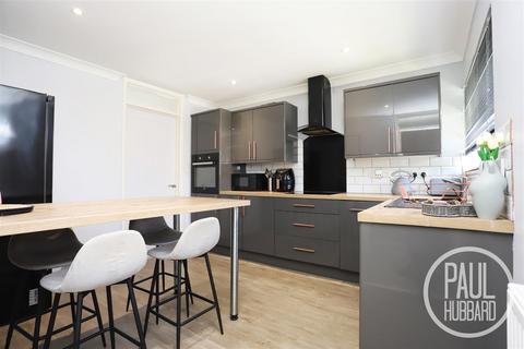 2 bedroom maisonette for sale, Henham Road, Lowestoft, NR32
