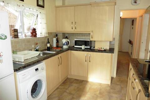 2 bedroom semi-detached bungalow to rent, Kerry Close, Barwell
