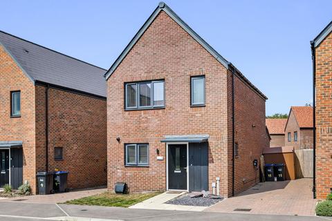 3 bedroom detached house for sale, Denchy Mead, Burgess Hill, RH15