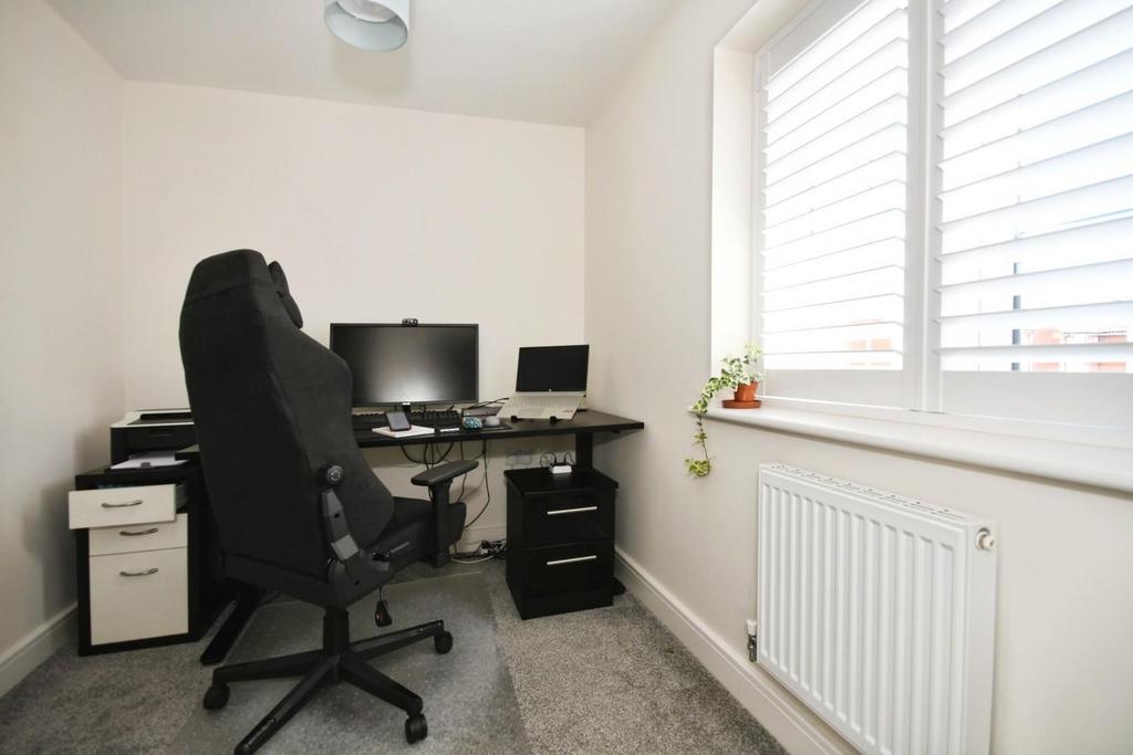 BEDROOM 4 02.jpg
