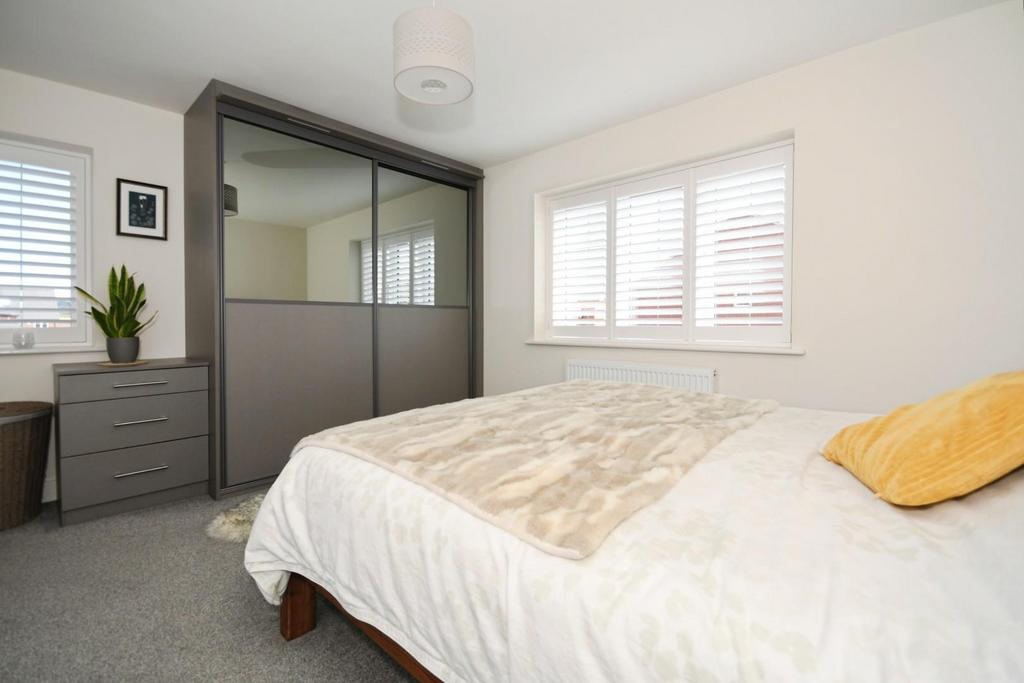 BEDROOM 1 02.jpg