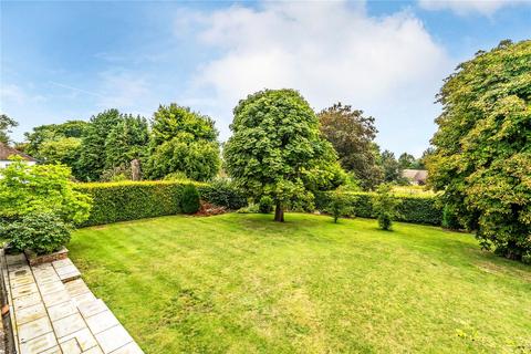 5 bedroom detached house to rent, Fairway, Guildford, Surrey, GU1