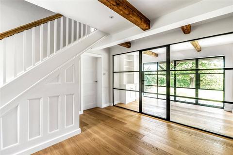 5 bedroom detached house to rent, Fairway, Guildford, Surrey, GU1