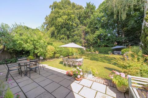 undefined, Avenue Road, Farnborough , GU14