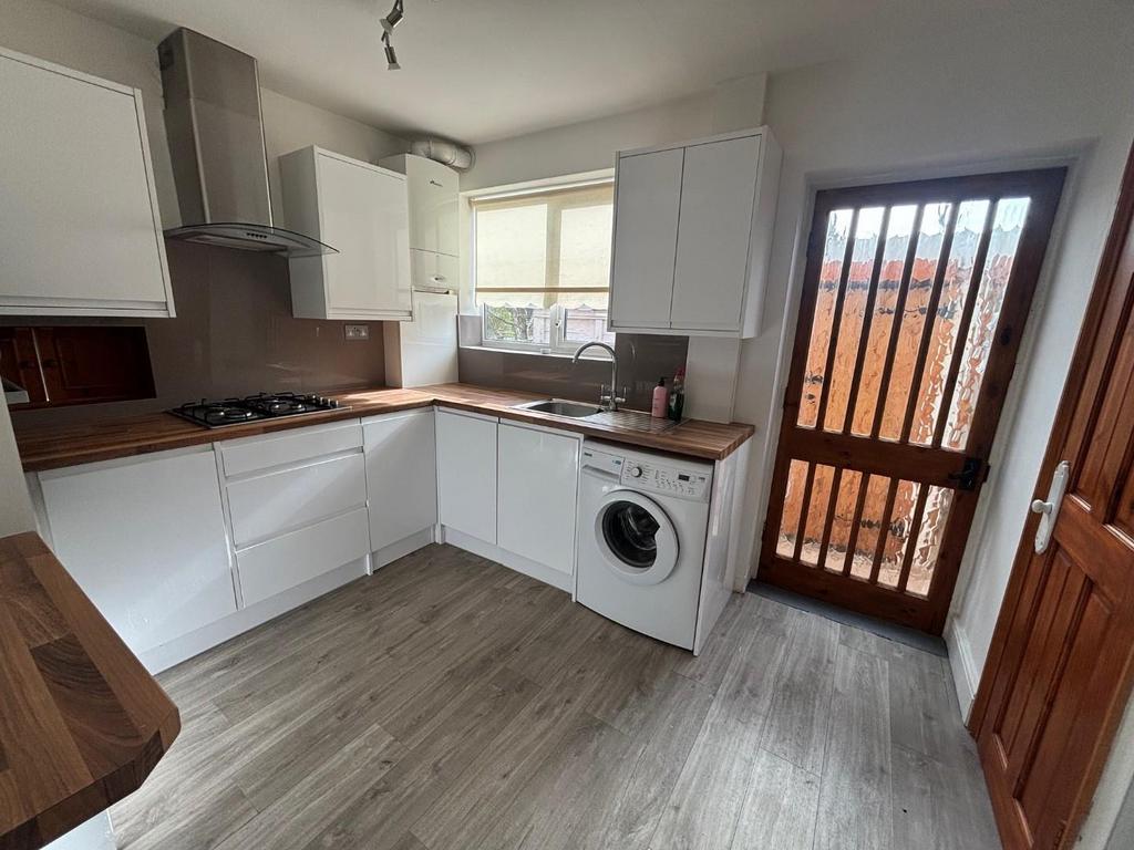 Kitchen 1.jpg
