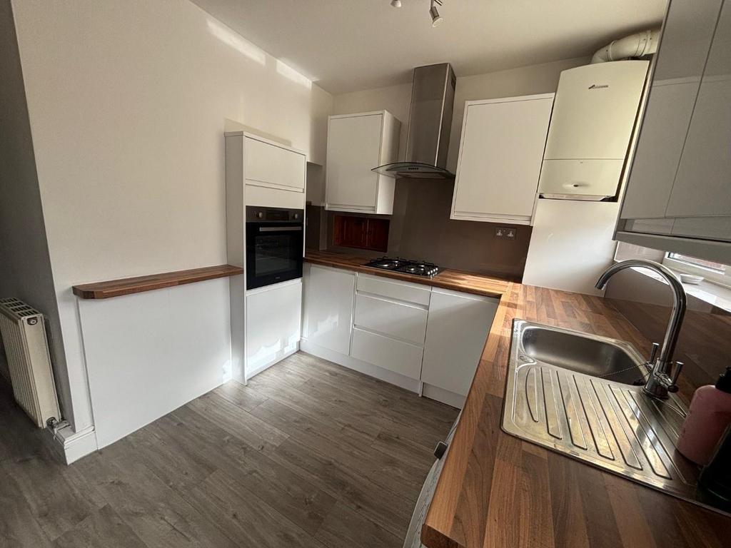 Kitchen 2.jpg