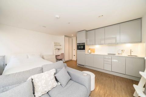 Red Lion Square, London SW18