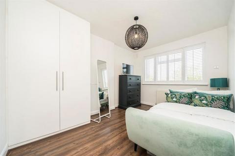 30 Rayford Avenue, London, SE12 0NG