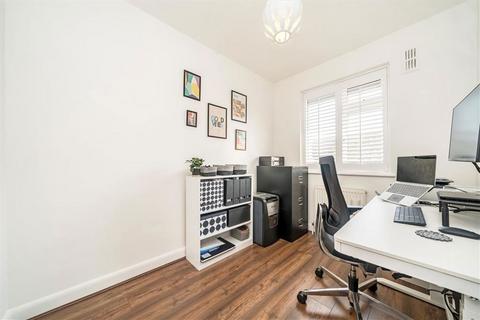 30 Rayford Avenue, London, SE12 0NG