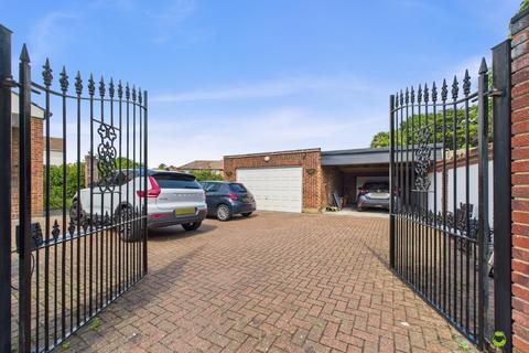 5 bedroom detached bungalow for sale, 31 Penn Lane, Bexley