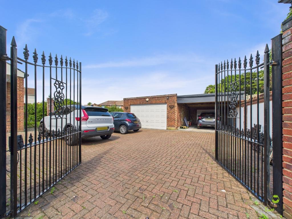 Presented by Nicoleta at Ewe Move Bexleyheath and D