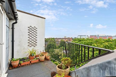 2 bedroom flat for sale, Queens Mansions, London, W6