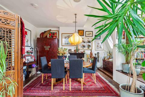 2 bedroom flat for sale, Queens Mansions, London, W6