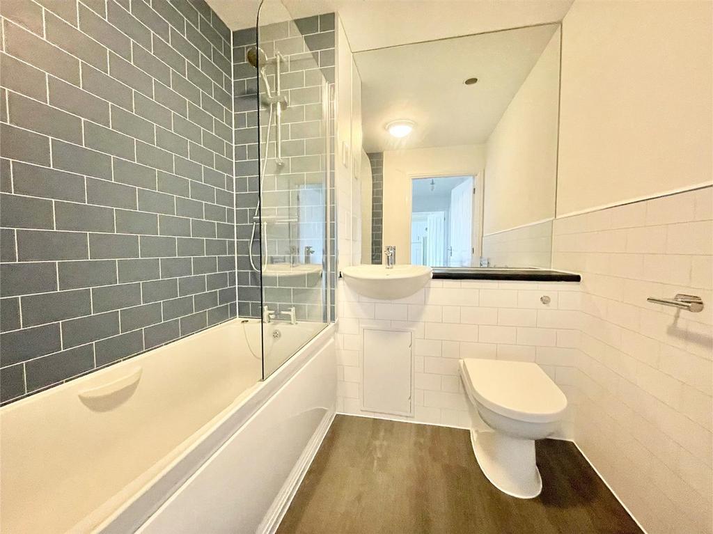 Bathroom a.jpg