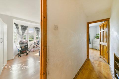 2 bedroom flat for sale, Sutton Street, London E1