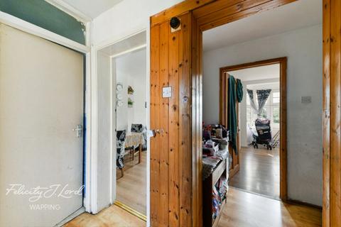 2 bedroom flat for sale, Sutton Street, London E1