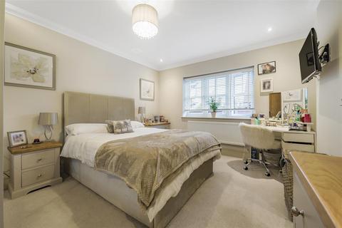 Treetops Croft Road, Shinfield, Reading, RG2 9EX
