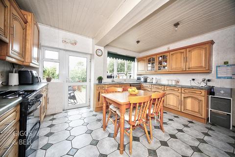 undefined, Wychwood Avenue, Luton, Bedfordshire, LU2