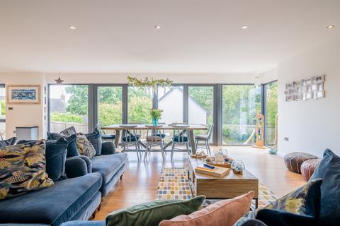 5 bedroom detached house for sale, Parc Road, Usk